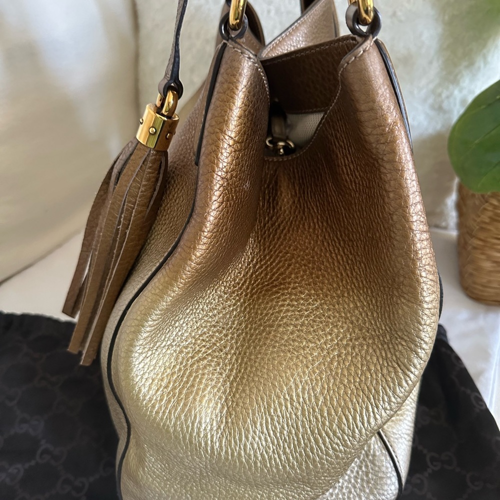 Gucci RARE Gold Ombre Pebbled Leather Shoulder Bag with Tassel - Picture 5 of 9